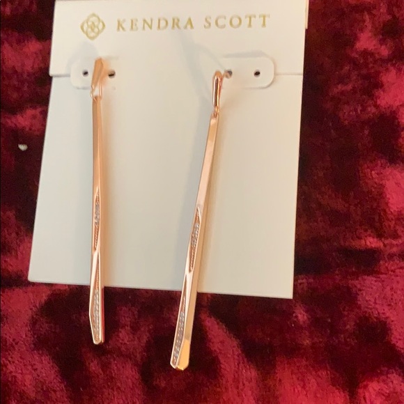 Kendra Scott Jewelry - Kendra Scott elegant earrings in rose gold